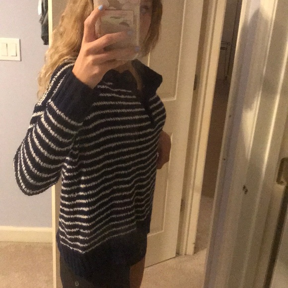 American eagle sweater - Picture 2 of 4